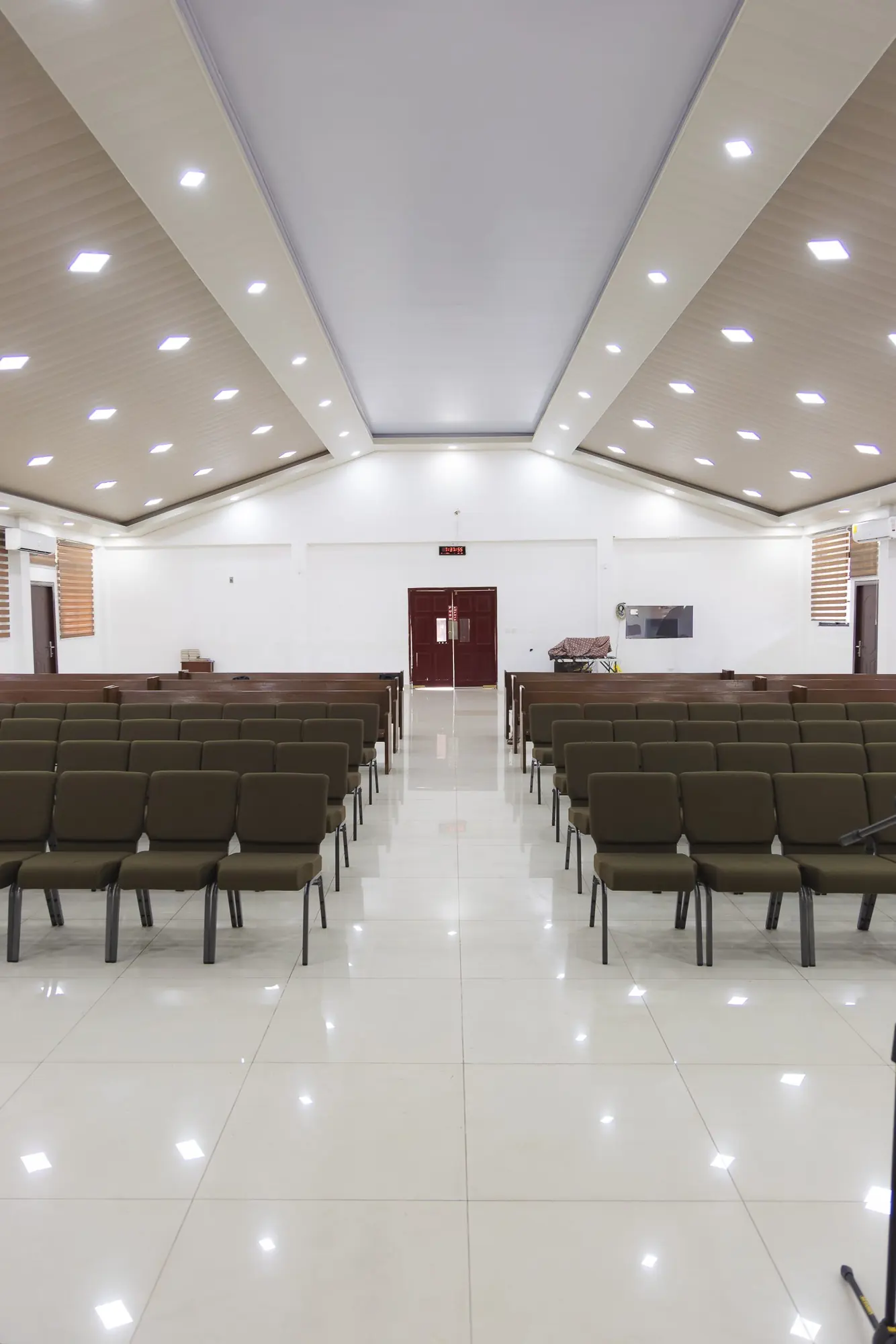 Butacas instaladas en la Iglesia Adventista City Tabernacle