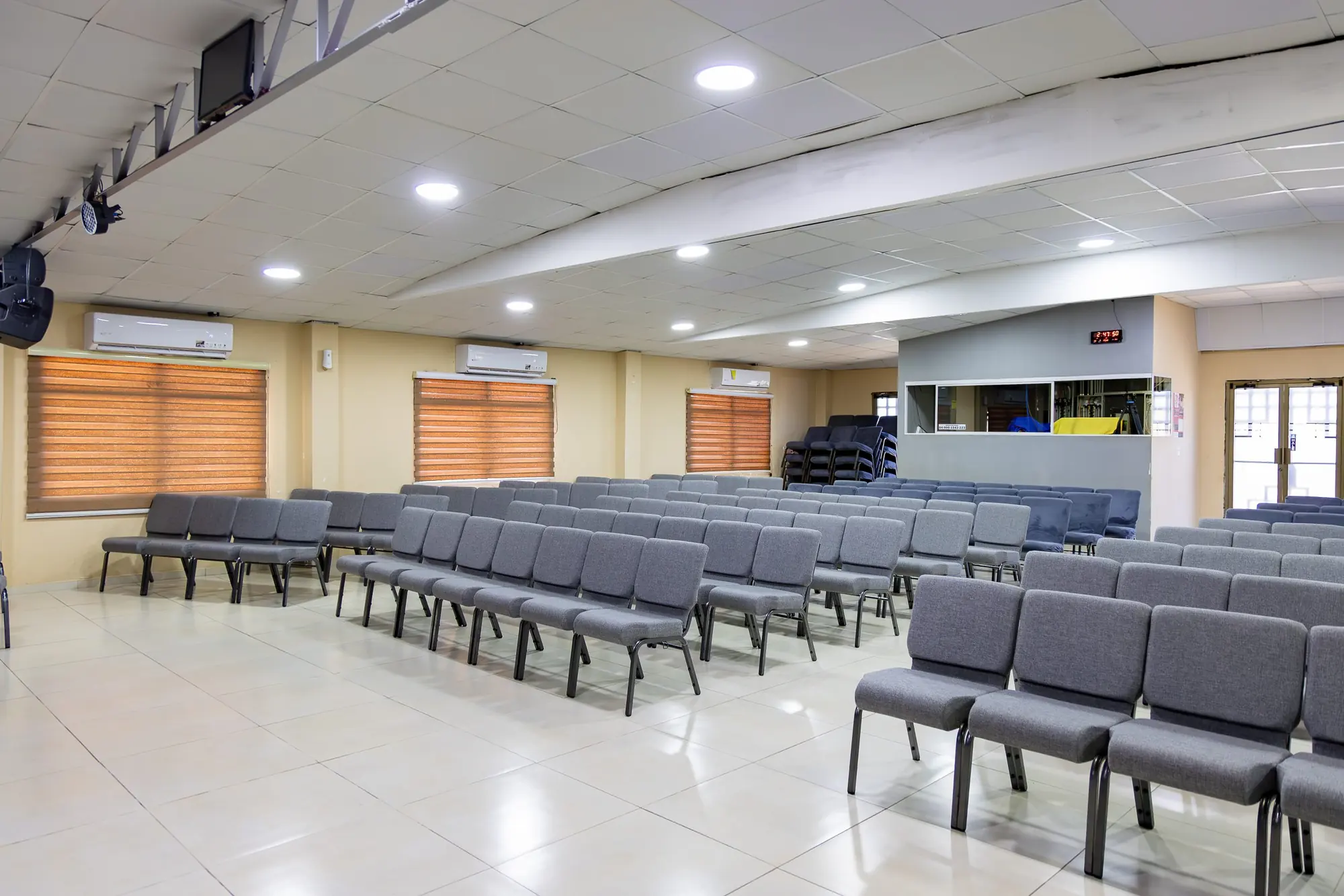 Butacas instaladas en la Iglesia Evangelio Cuadrangular